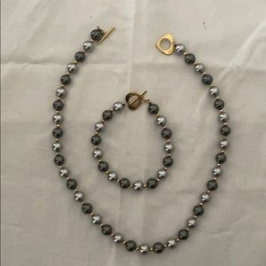 Pearl necklace and bracelet set